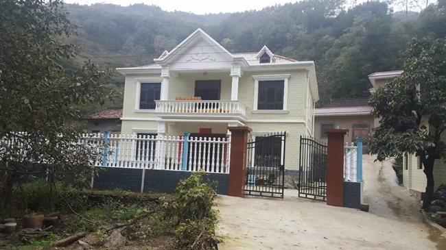 最好看的農(nóng)村二層樓房,第1款23萬建好，第2款25萬建好，但都喜歡第1款？