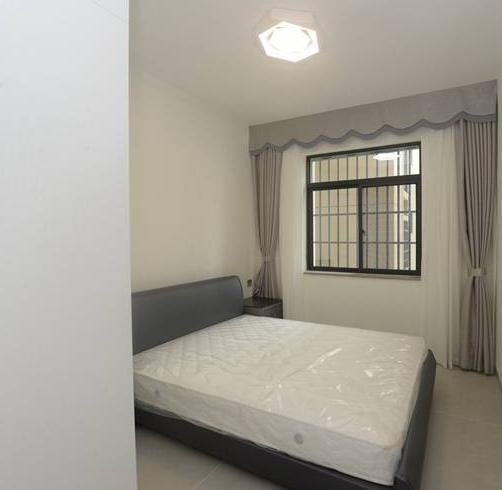 130平米房子簡約風格裝修，黑白灰色調搭配還是那么經(jīng)典