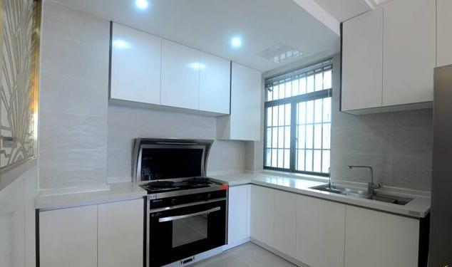 130平米房子簡約風格裝修，黑白灰色調搭配還是那么經(jīng)典