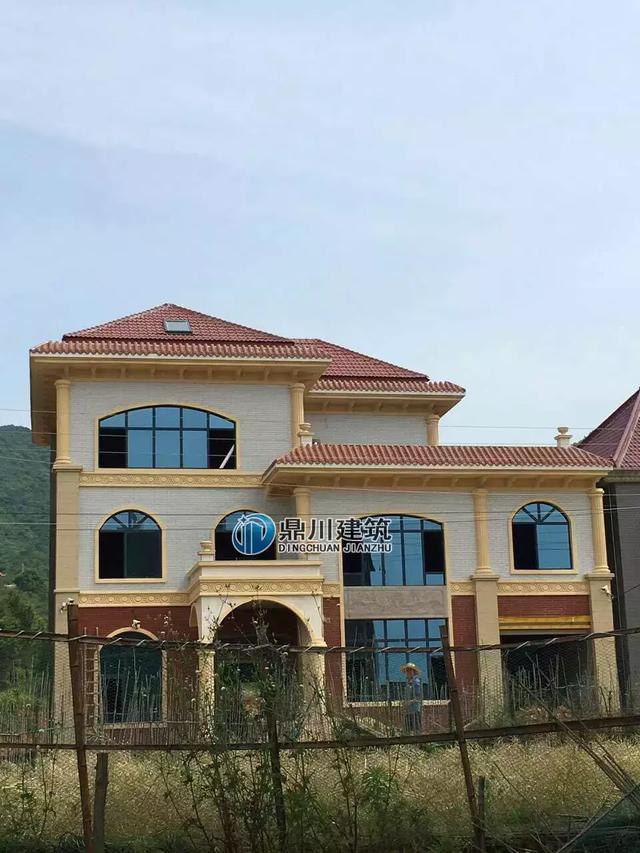 三層歐式別墅設(shè)計(jì)圖，11.8x12.5米，有棋牌室、多功能廳，含7個臥室，案例2最美，案例3花了50萬