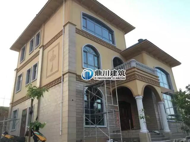 三層歐式別墅設(shè)計(jì)圖，11.8x12.5米，有棋牌室、多功能廳，含7個臥室，案例2最美，案例3花了50萬