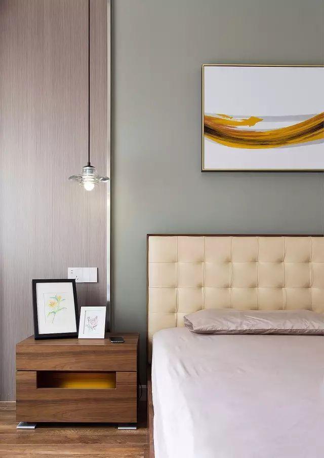 125平方的現(xiàn)代簡約風格裝修效果圖，空間寬敞明亮，三居室的環(huán)境打造的非常簡約小資。