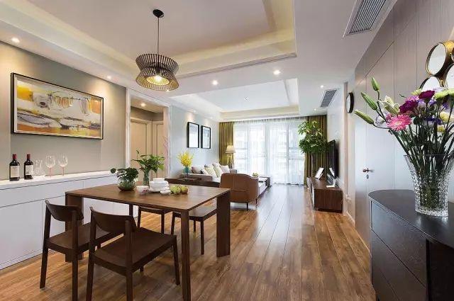 125平方的現(xiàn)代簡約風格裝修效果圖，空間寬敞明亮，三居室的環(huán)境打造的非常簡約小資。