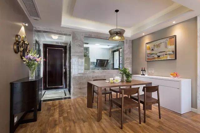 125平方的現(xiàn)代簡約風格裝修效果圖，空間寬敞明亮，三居室的環(huán)境打造的非常簡約小資。