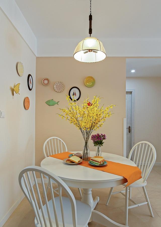 90㎡的三居室，普普通通的裝修風格，但是很溫馨。