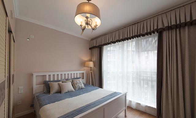 90㎡的三居室，普普通通的裝修風格，但是很溫馨。