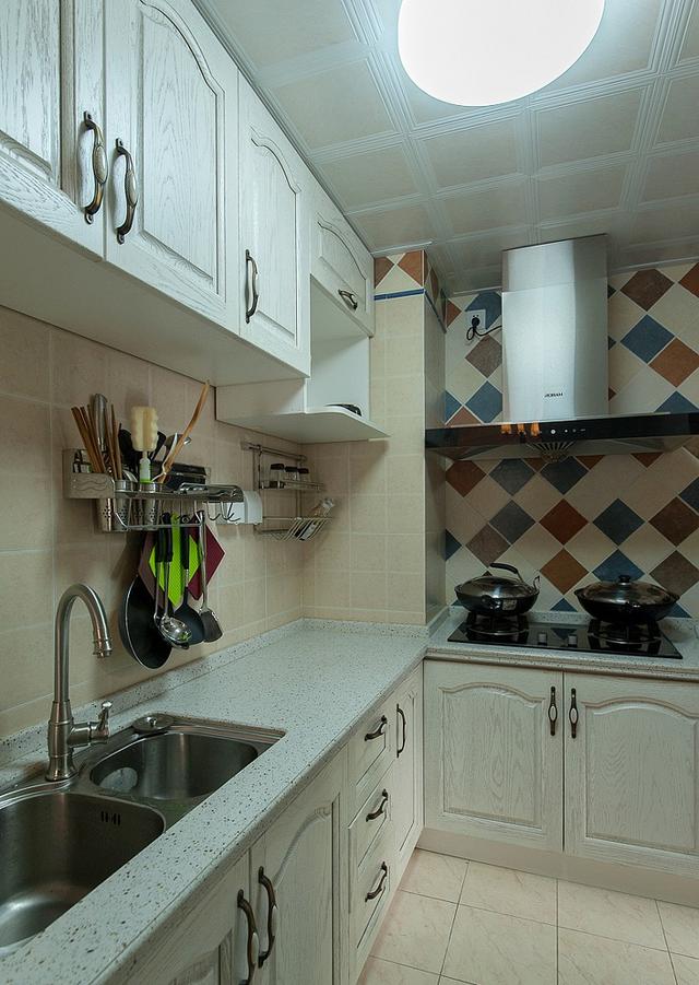 90㎡的三居室，普普通通的裝修風格，但是很溫馨。