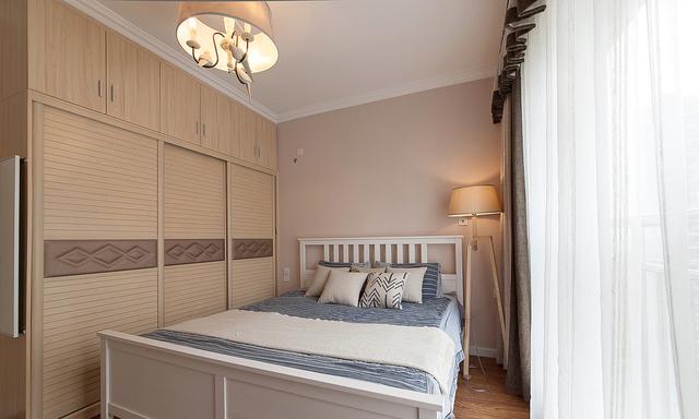 90㎡的三居室，普普通通的裝修風格，但是很溫馨。