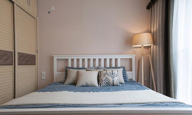 90㎡的三居室，普普通通的裝修風格，但是很溫馨。