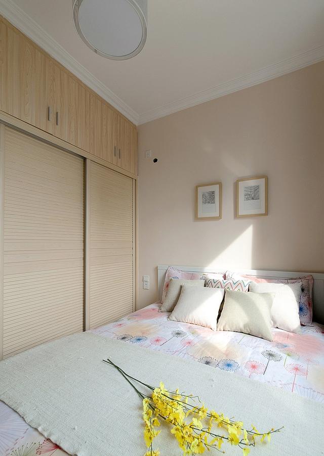 90㎡的三居室，普普通通的裝修風格，但是很溫馨。