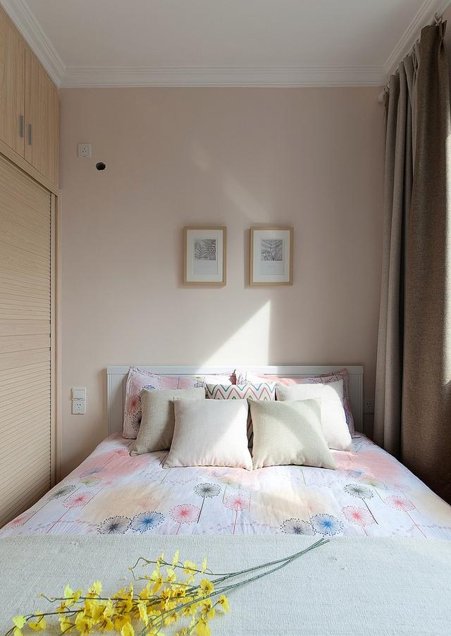 90㎡的三居室，普普通通的裝修風格，但是很溫馨。