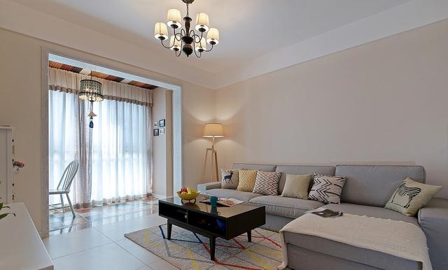 90㎡的三居室，普普通通的裝修風格，但是很溫馨。