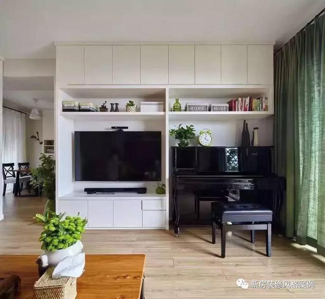 130平三室新房用了10萬裝修簡(jiǎn)約風(fēng)，電視柜與鋼琴融為一體，美觀實(shí)用！