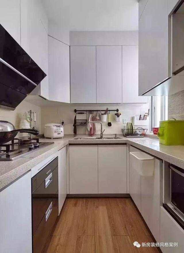 130平三室新房用了10萬裝修簡(jiǎn)約風(fēng)，電視柜與鋼琴融為一體，美觀實(shí)用！