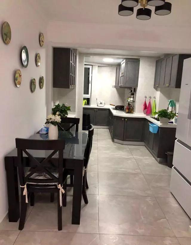 偏美式風(fēng)格裝修，裝修4個多月，最滿意客廳裝修，榻榻米美觀又實(shí)用