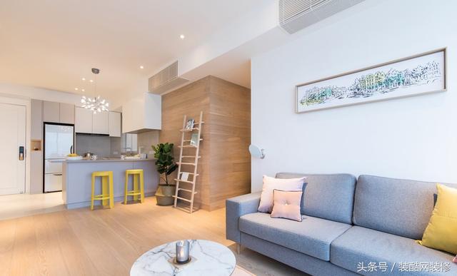 96㎡的?簡(jiǎn)約的原木風(fēng)裝修，室內(nèi)裝潢整潔簡(jiǎn)約，最愛客廳清新的裝修，自然環(huán)保