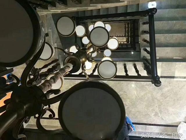 花了102W全包裝修的豪華別墅，大理石做的客廳電視墻特別喜歡，忍不住曬一曬！