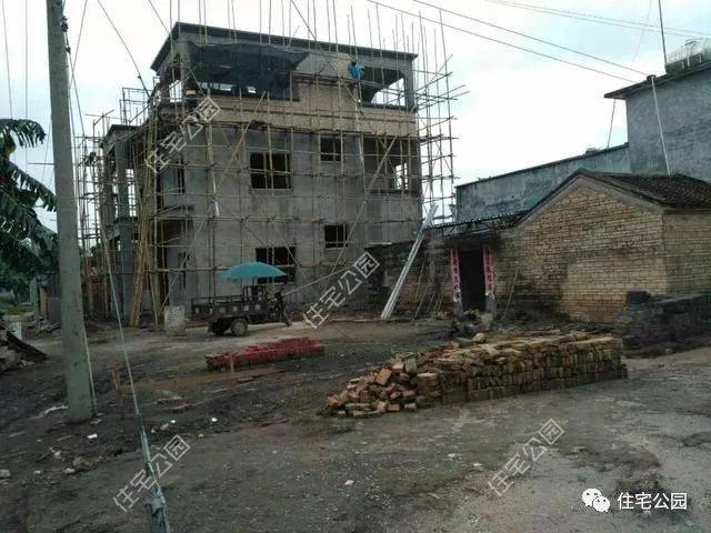 曬家丨回鄉(xiāng)蓋別墅，80歲母親全程監(jiān)工，60萬建成引來全鄉(xiāng)觀摩！