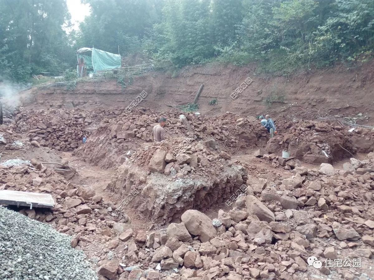 最走心的包工頭，力勸房主把筏基改成條基，省了一半的基礎(chǔ)錢(qián)！