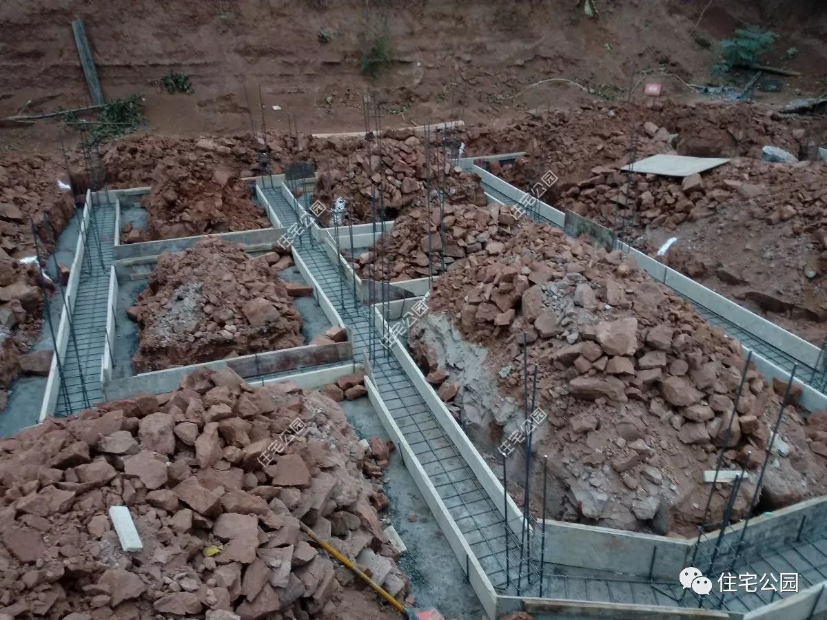 最走心的包工頭，力勸房主把筏基改成條基，省了一半的基礎(chǔ)錢(qián)！