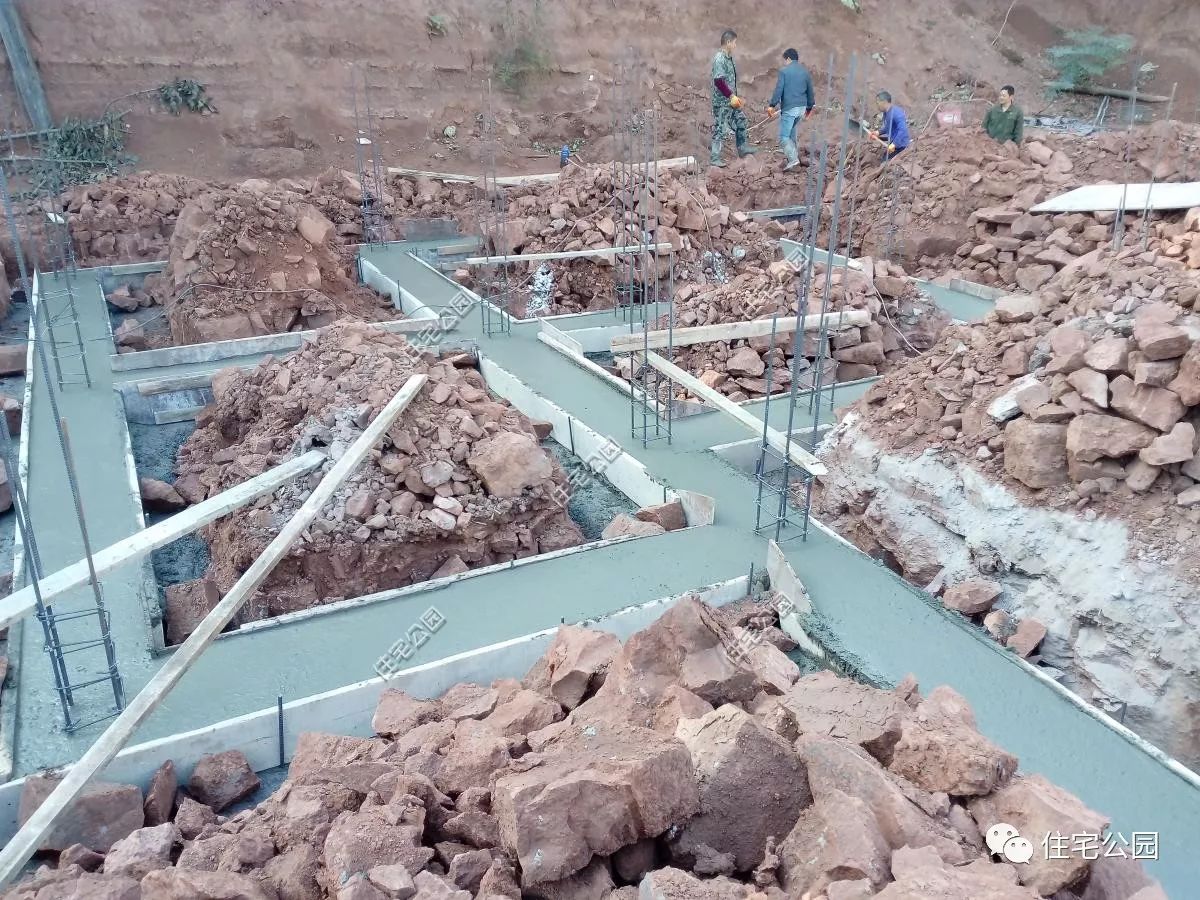 最走心的包工頭，力勸房主把筏基改成條基，省了一半的基礎(chǔ)錢(qián)！