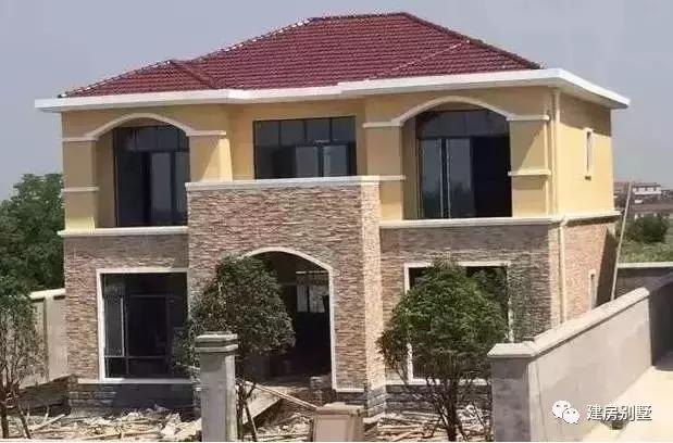 曬3棟兩層別墅完工的效果圖，同一個施工隊建的，風(fēng)格完全不同，你喜歡哪個呢