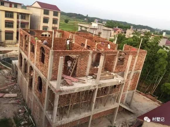 農(nóng)村自建三層別墅設(shè)計圖，戶型合理，居住舒適，讓你有一套屬于自己的房子