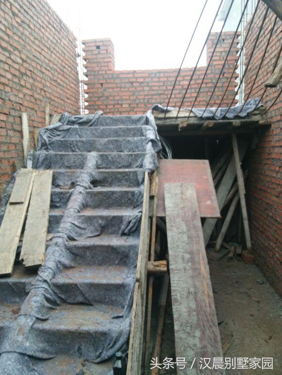 自建三層別墅，附平面設計圖，造價30萬左右，12X9.3米有露臺和院子