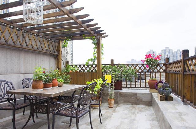 200平美式風(fēng)格裝修，特別喜歡家里的后花園，可以享受花開的好時(shí)光。