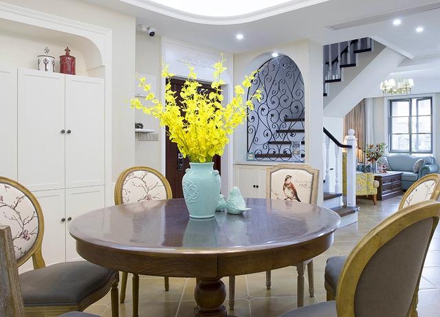 200平美式風(fēng)格裝修，特別喜歡家里的后花園，可以享受花開的好時(shí)光。