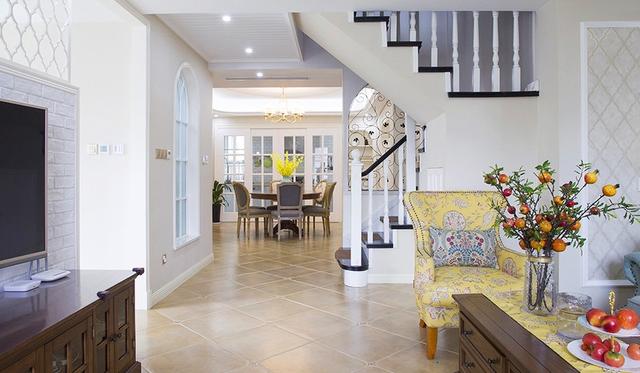 200平美式風(fēng)格裝修，特別喜歡家里的后花園，可以享受花開的好時(shí)光。