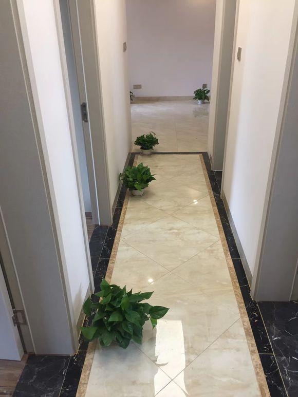 90平用10萬裝修完，一進門驚艷到我了，尤其是客廳的燈最亮眼。