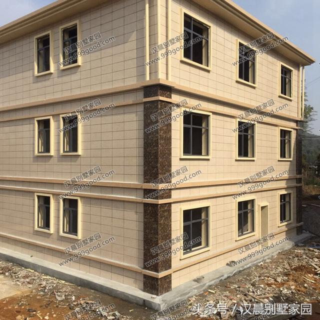 12.3X12.1米三層歐式別墅設(shè)計(jì)圖，大氣經(jīng)典，帶車庫(kù)。