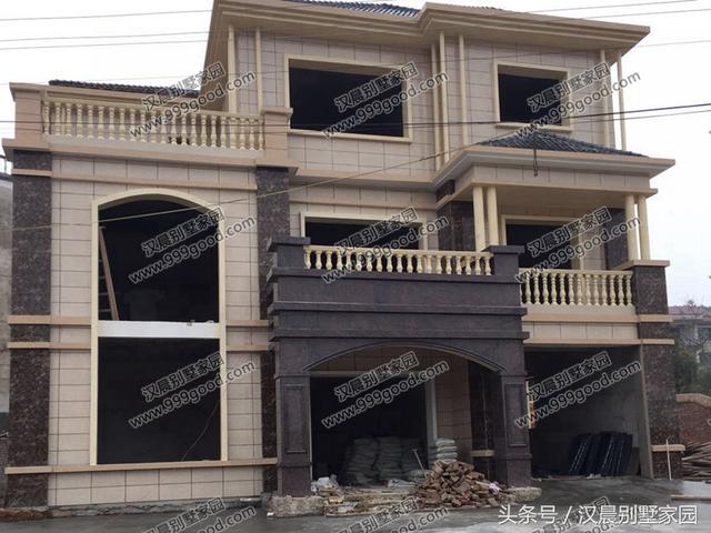 12.3X12.1米三層歐式別墅設(shè)計(jì)圖，大氣經(jīng)典，帶車庫(kù)。