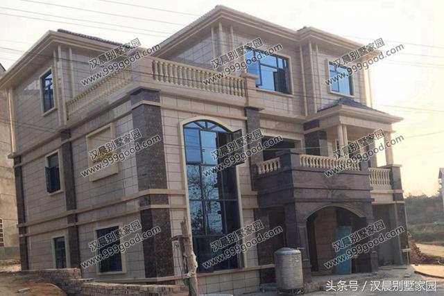 12.3X12.1米三層歐式別墅設(shè)計(jì)圖，大氣經(jīng)典，帶車庫(kù)。