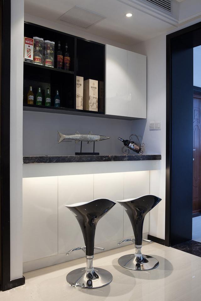 140平用15萬裝修，色彩搭配簡潔明亮，我覺得一點也不虧。