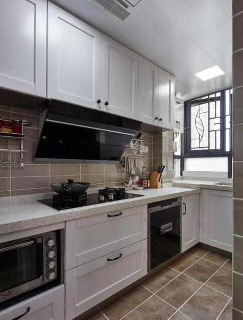 老公堅持用30萬裝修房子，設計風格是簡約和地中海的混搭，效果特別好，飄窗最為亮點