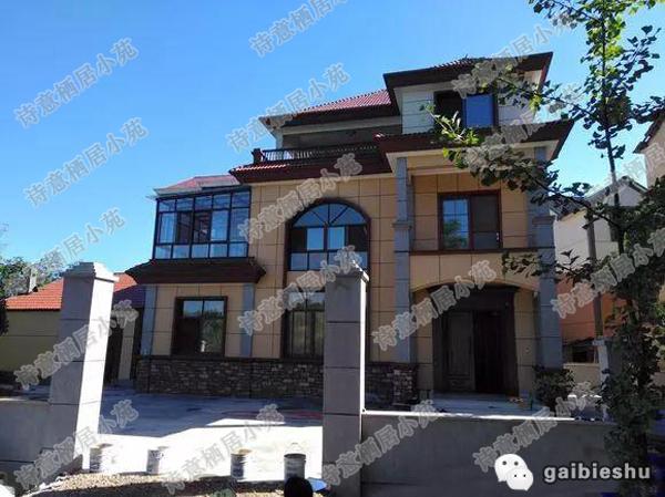 三層新農(nóng)村住宅設(shè)計(jì)圖，占地100平，采用框架結(jié)構(gòu)，主體造價(jià)30萬，附有建成效果圖