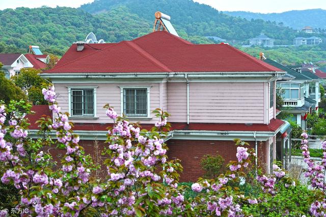 農(nóng)村自建二層別墅圖，四室一廳很溫馨，方方正正，簡(jiǎn)簡(jiǎn)單單，卻又具有別墅的高大上的氣質(zhì)！