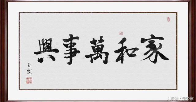 帶車庫雙層實用別墅戶型圖，造型莊重但又不失活潑，整體給人以大氣之感