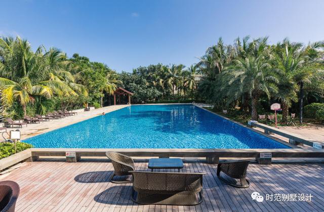 看多了形形色色的歐式住宅，換個(gè)樸素簡(jiǎn)約帶內(nèi)院泳池和書(shū)房的現(xiàn)代別墅戶型圖看一看