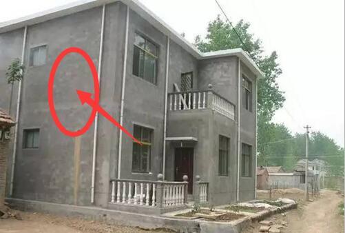 農(nóng)村自建房萬萬不要貼外墻瓷磚了，聰明人新建的別墅都是直接貼水泥來裝飾，用50年沒問題