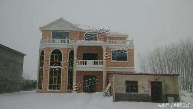 農(nóng)村自建三層歐式別墅施工設(shè)計圖，線條感強(qiáng)，外型經(jīng)久耐看