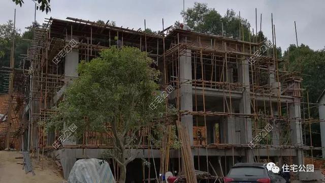 今日實(shí)例別墅設(shè)計(jì)圖，回農(nóng)村建別墅，也算是衣錦還鄉(xiāng)了，還可以盡盡孝道