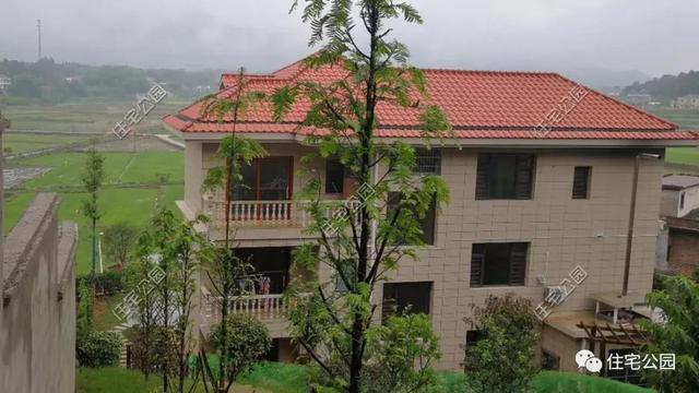 今日實(shí)例別墅設(shè)計(jì)圖，回農(nóng)村建別墅，也算是衣錦還鄉(xiāng)了，還可以盡盡孝道
