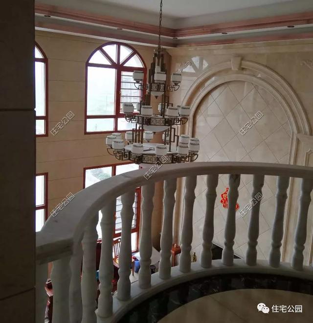 今日實(shí)例別墅設(shè)計(jì)圖，回農(nóng)村建別墅，也算是衣錦還鄉(xiāng)了，還可以盡盡孝道