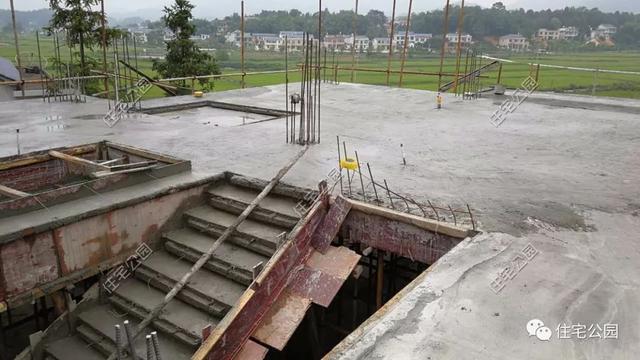 今日實(shí)例別墅設(shè)計(jì)圖，回農(nóng)村建別墅，也算是衣錦還鄉(xiāng)了，還可以盡盡孝道