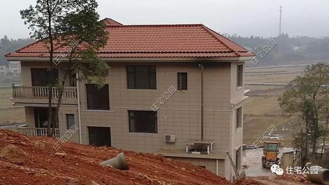 今日實(shí)例別墅設(shè)計(jì)圖，回農(nóng)村建別墅，也算是衣錦還鄉(xiāng)了，還可以盡盡孝道