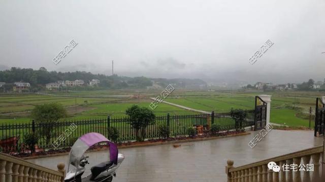 今日實(shí)例別墅設(shè)計(jì)圖，回農(nóng)村建別墅，也算是衣錦還鄉(xiāng)了，還可以盡盡孝道