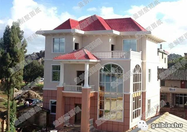 三層簡歐式別墅設(shè)計圖，帶大露臺，大氣時尚，主體造價40萬左右。